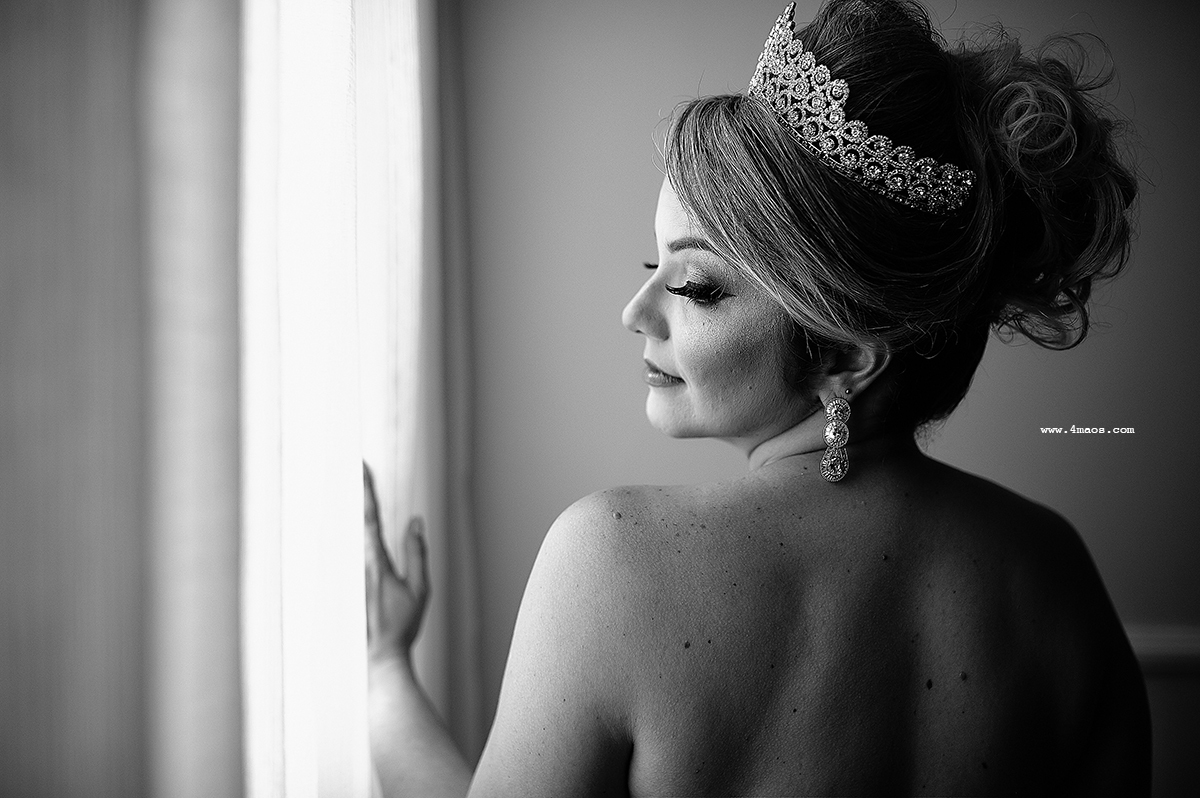 casamento Tereza e Daniel por 4Mãos Fotografias, nova pronta no making of, foto em preto e branco