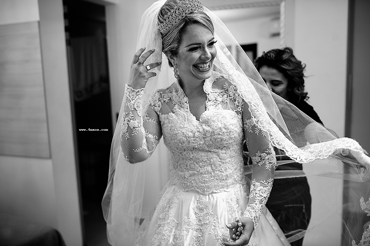 casamento Tereza e Daniel por 4Mãos Fotografias, noiva pronta, sorrindo