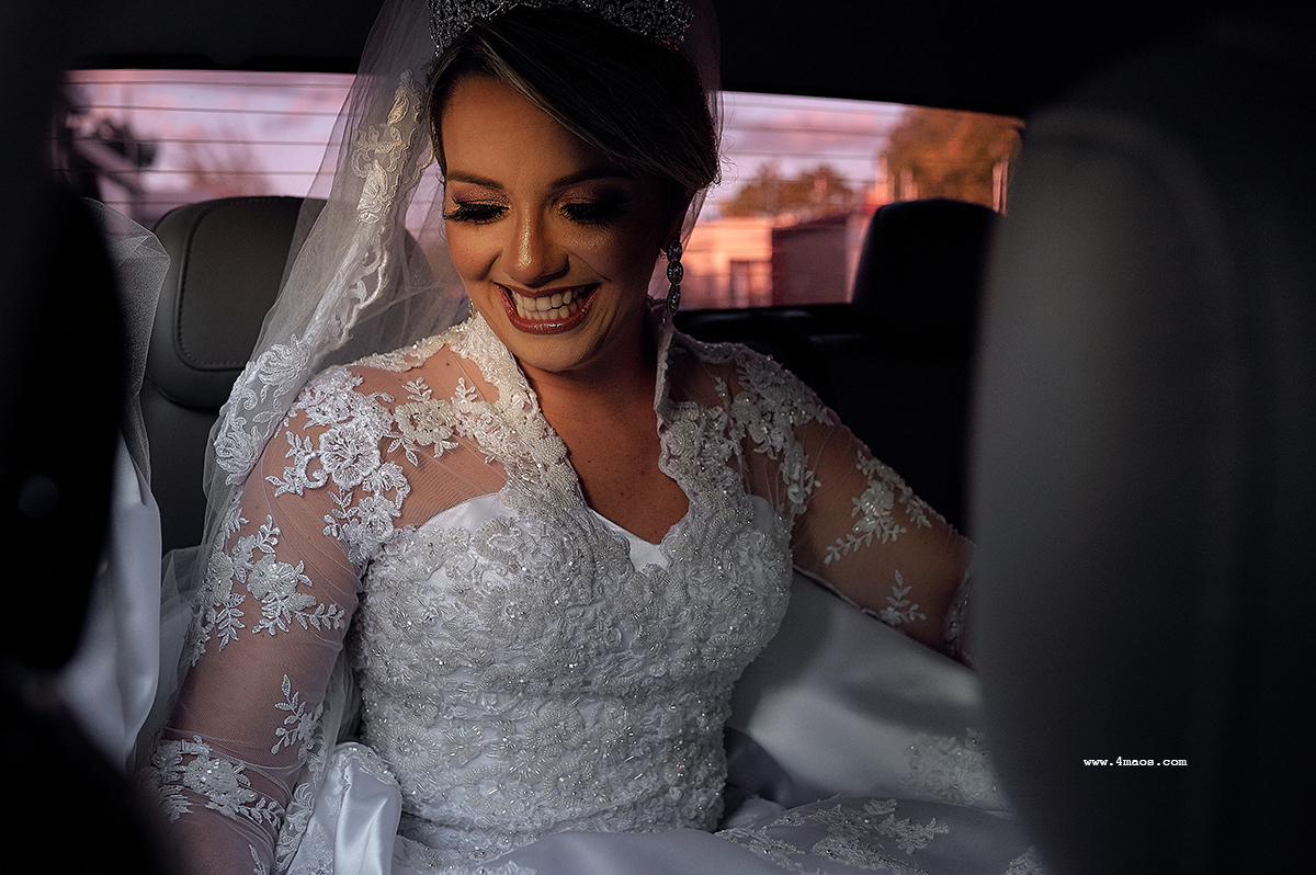 casamento Tereza e Daniel por 4Mãos Fotografias, entrando no carro