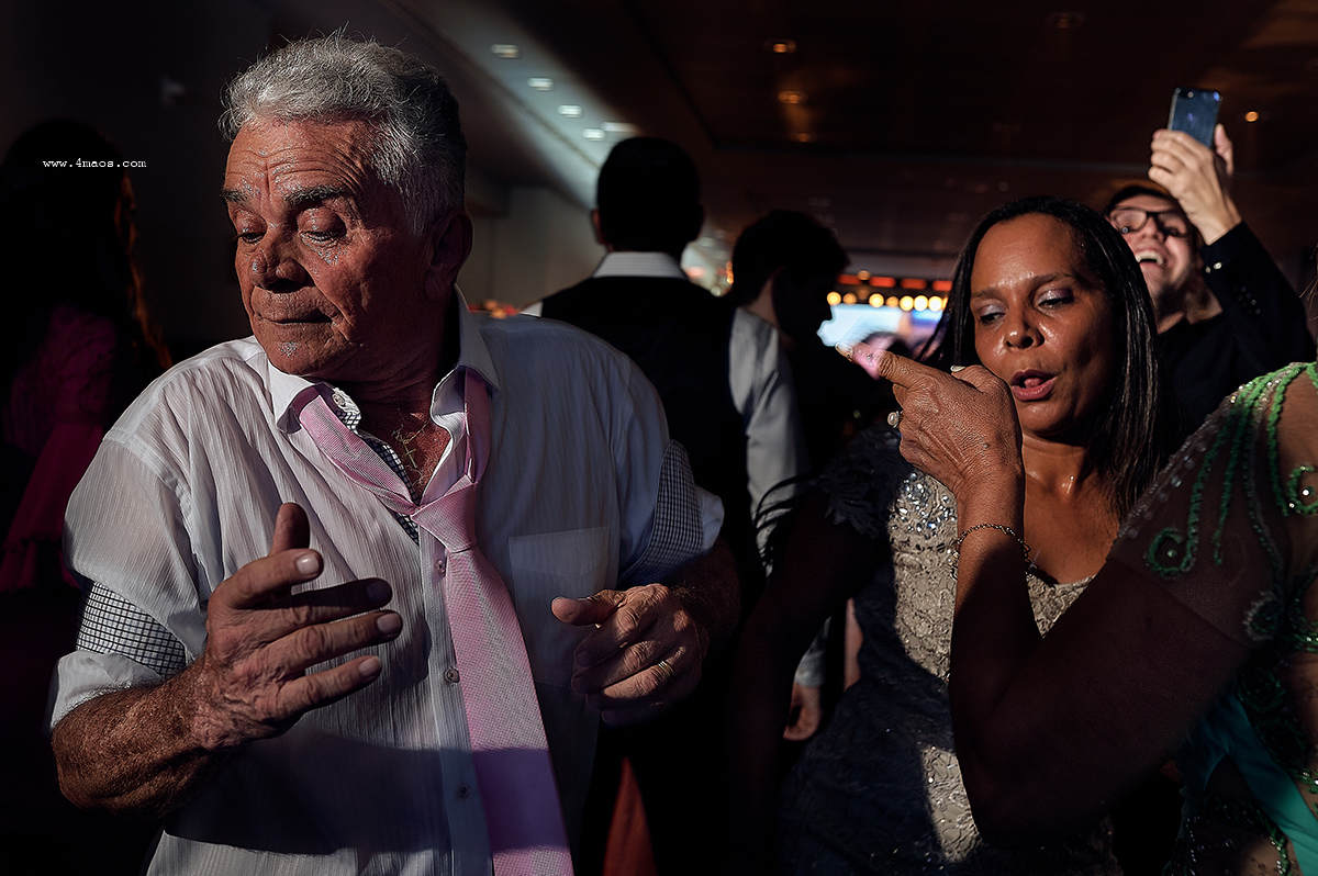 casamento Tereza e Daniel por 4Mãos Fotografias, festa rolando