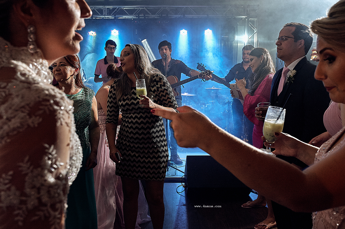 casamento Tereza e Daniel por 4Mãos Fotografias, festa rolando