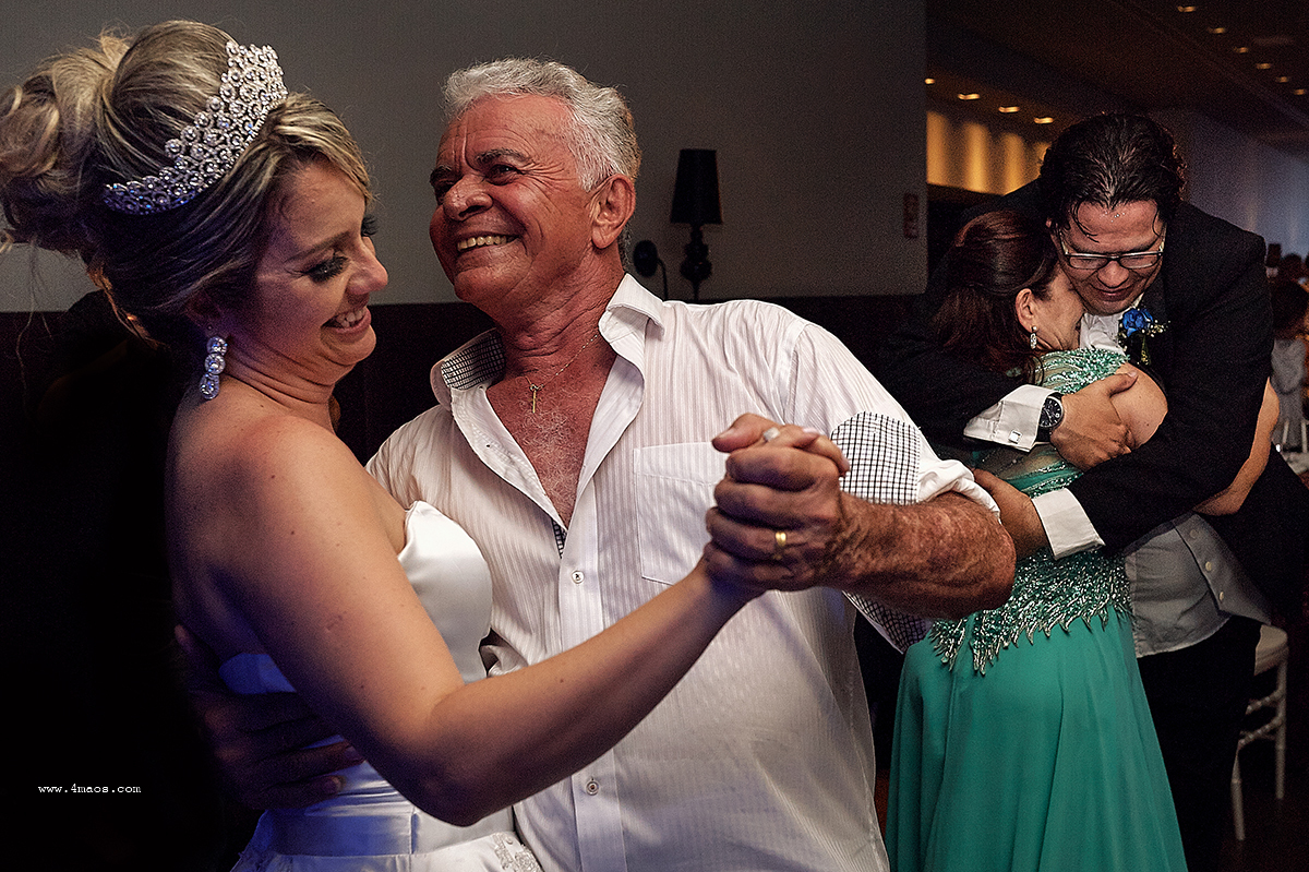 casamento Tereza e Daniel por 4Mãos Fotografias, festa rolando