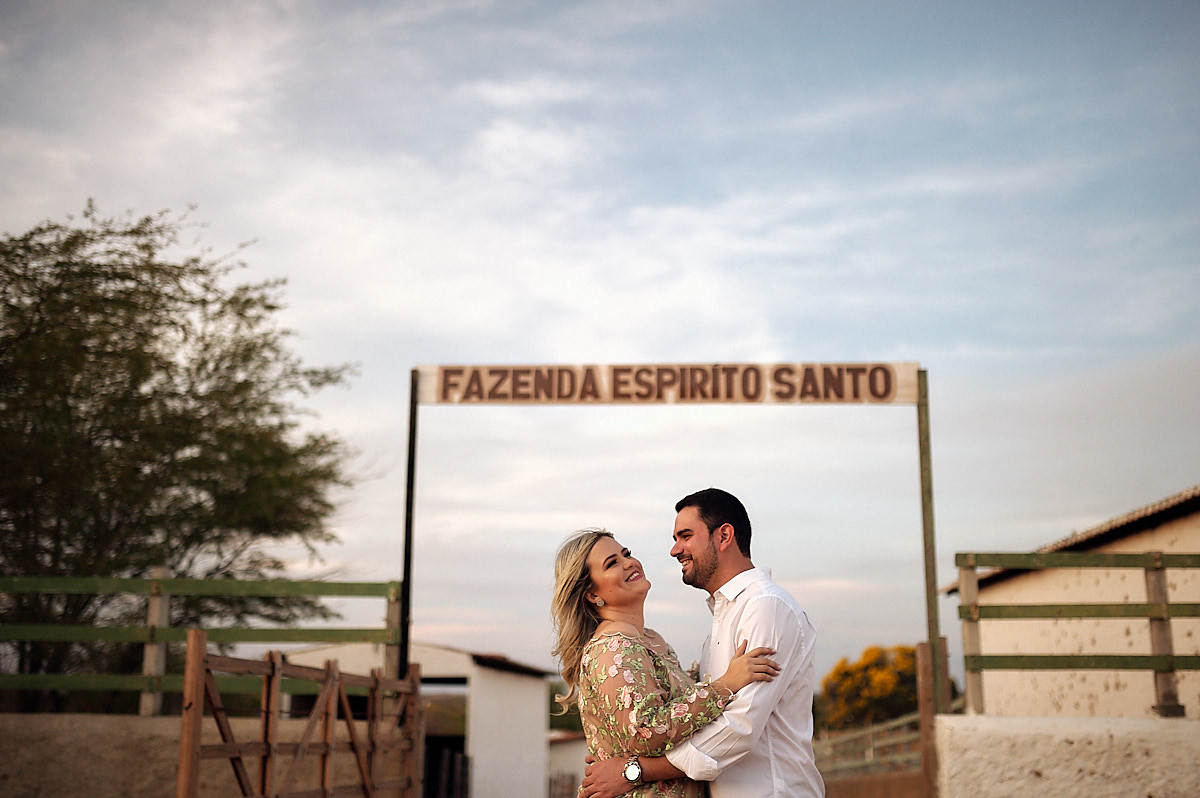 ensaio paula e junior por 4Mãos fotografias, por do sol, fazenda espírito santo