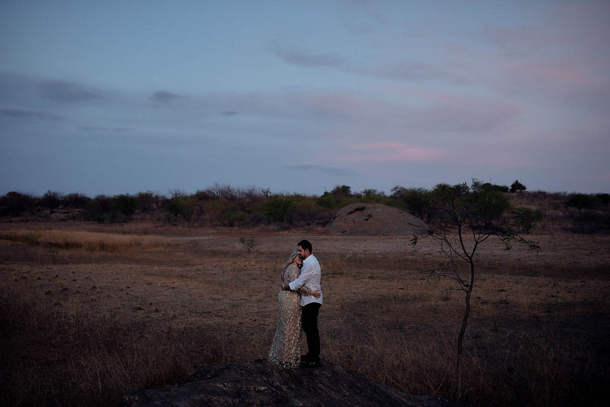 ensaio paula e junior por 4Mãos fotografias, por do sol, abraço