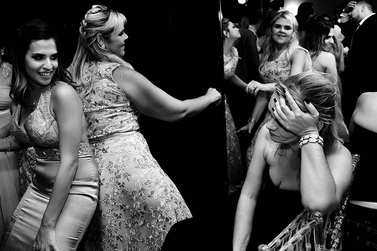 casamento paula e Adilson por 4Mãos Fotografias, festa rolando foto em preto e branco