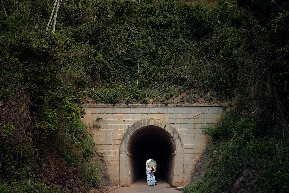 ensaio de Mayara e Cássio em Bananeiras, bica dos cocos, na entrada do túnel