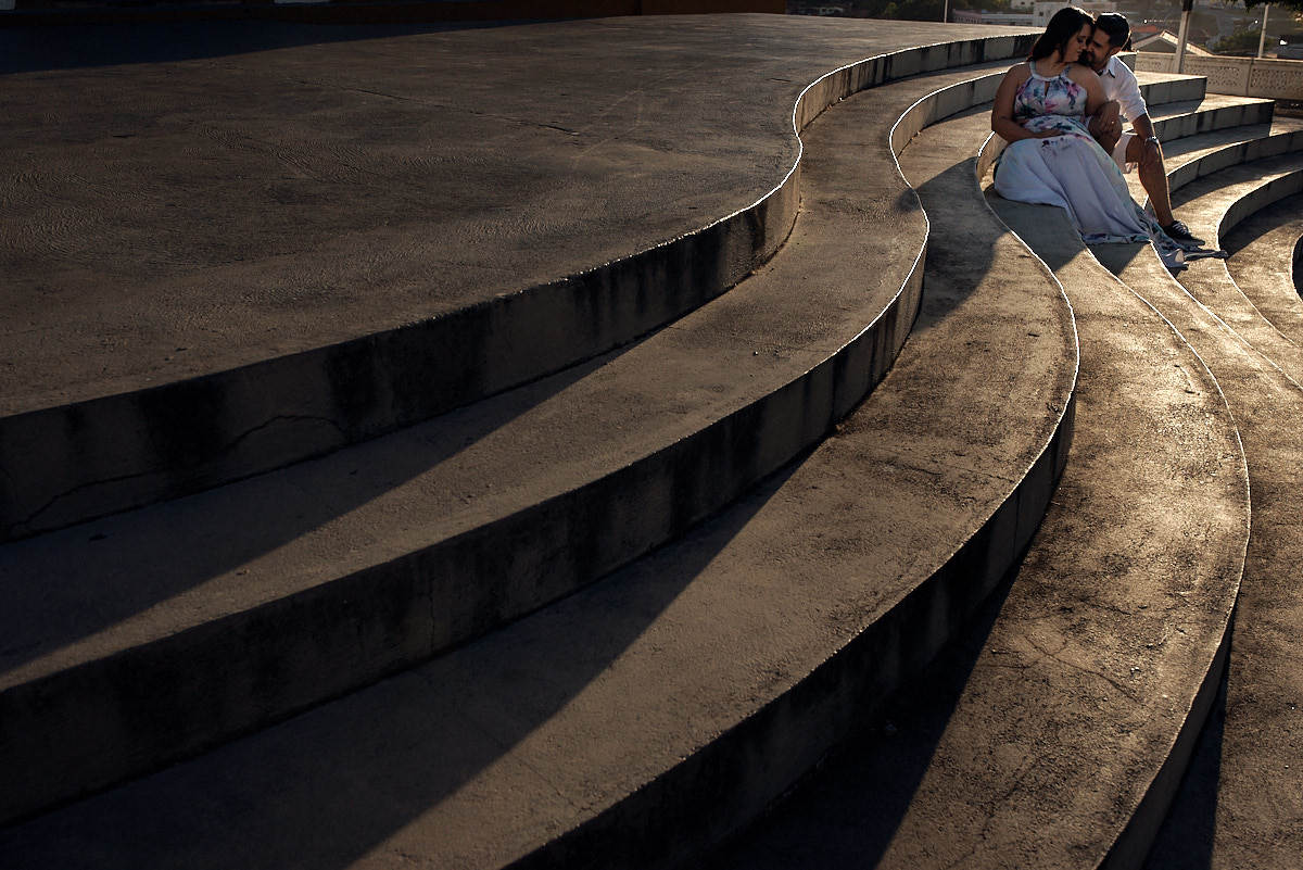 ensaio de Mayara e Cássio em Bananeiras, bica dos cocos, na escadaria da igreja