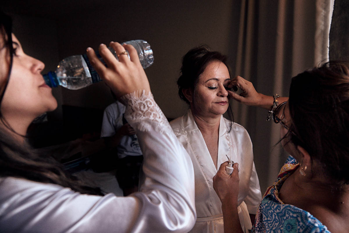 casamento luana e neto em João Pessoa Paraíba, noiva no making of, tomando água