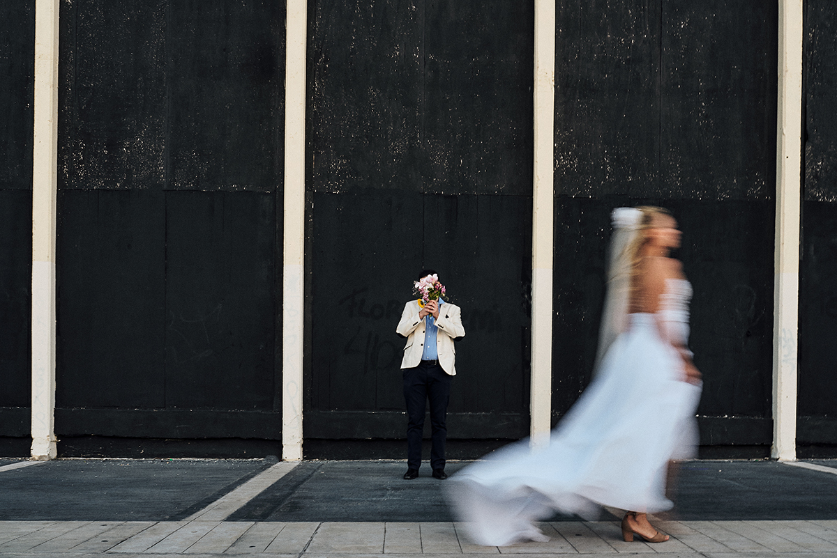 casamento na argentina por 4Mãos Fotografias, casamento religioso, cerimonia na rosa metálica e no porto madeiro casal caminhando 
