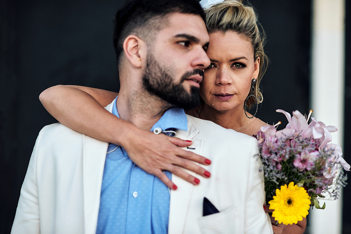 casamento na argentina por 4Mãos Fotografias, casamento religioso, cerimonia na rosa metálica e no porto madeiro casal caminhando 