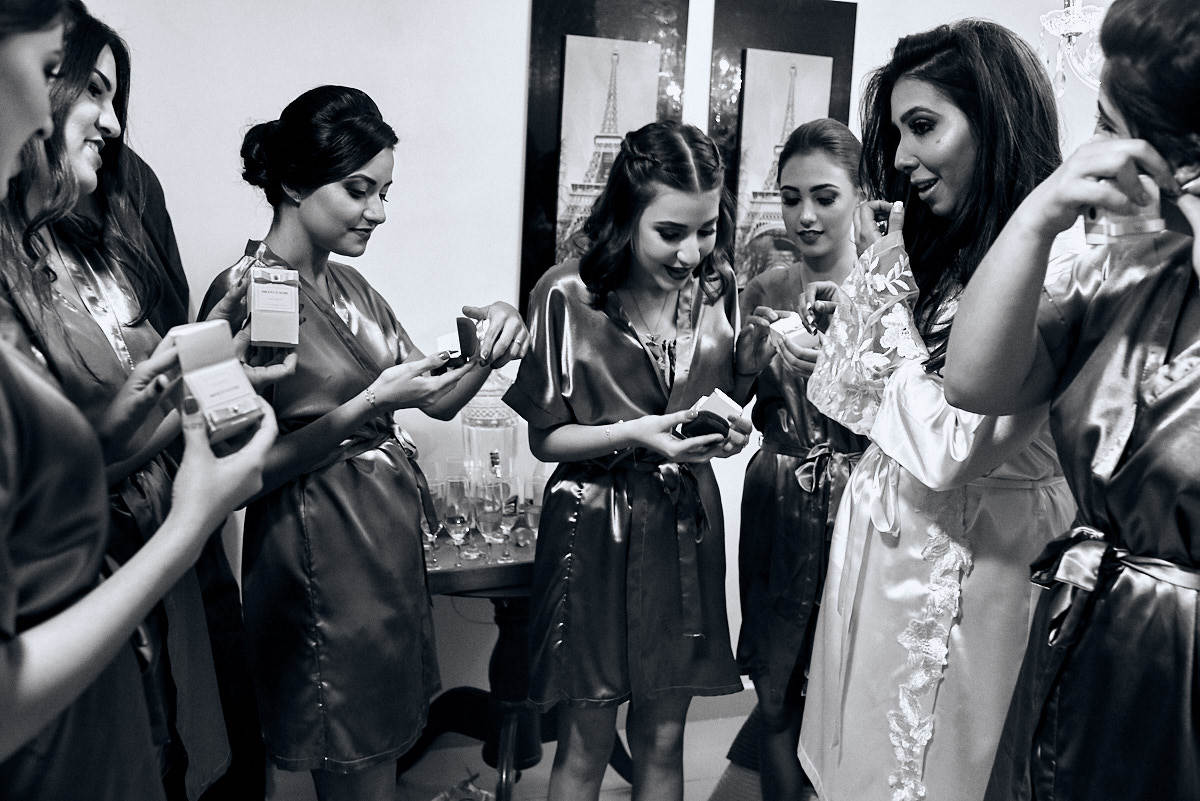 casamento Ohana e Igor por 4Mãos Fotografias, noiva apresentando as demoiselles