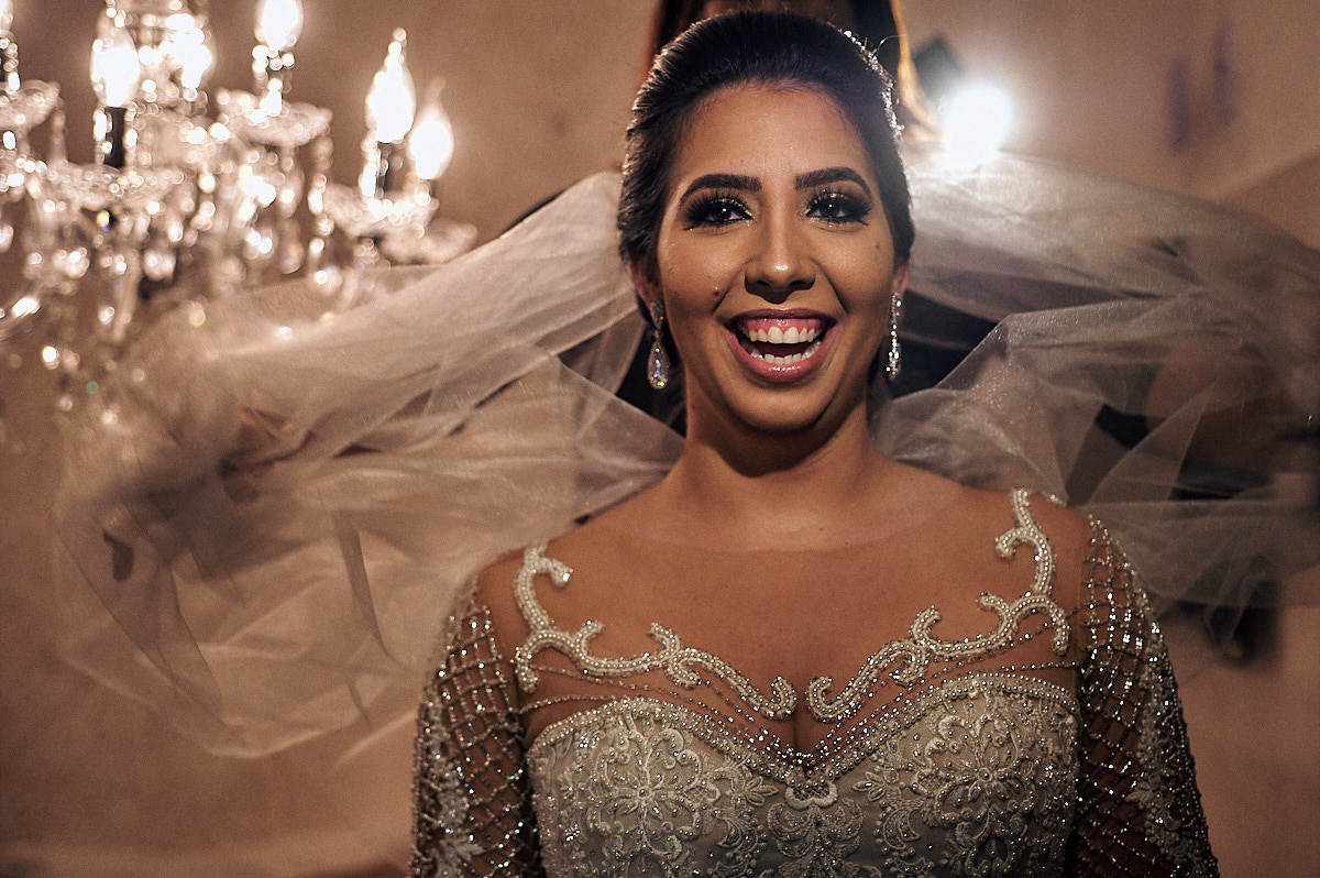 casamento Ohana e Igor por 4Mãos Fotografias, noiva pronta, sorrindo