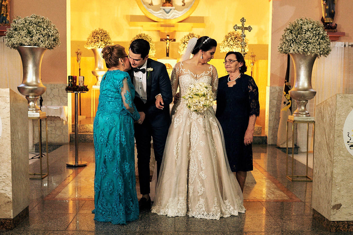 casamento Ohana e Igor por 4Mãos Fotografias, avós dos noivos cumprimentando eles