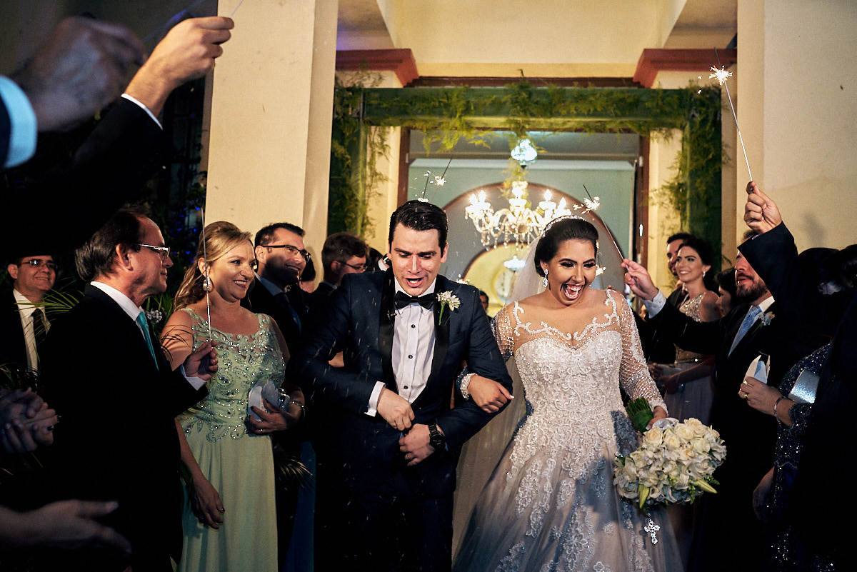 casamento Ohana e Igor por 4Mãos Fotografias, saída com chuva de arroz