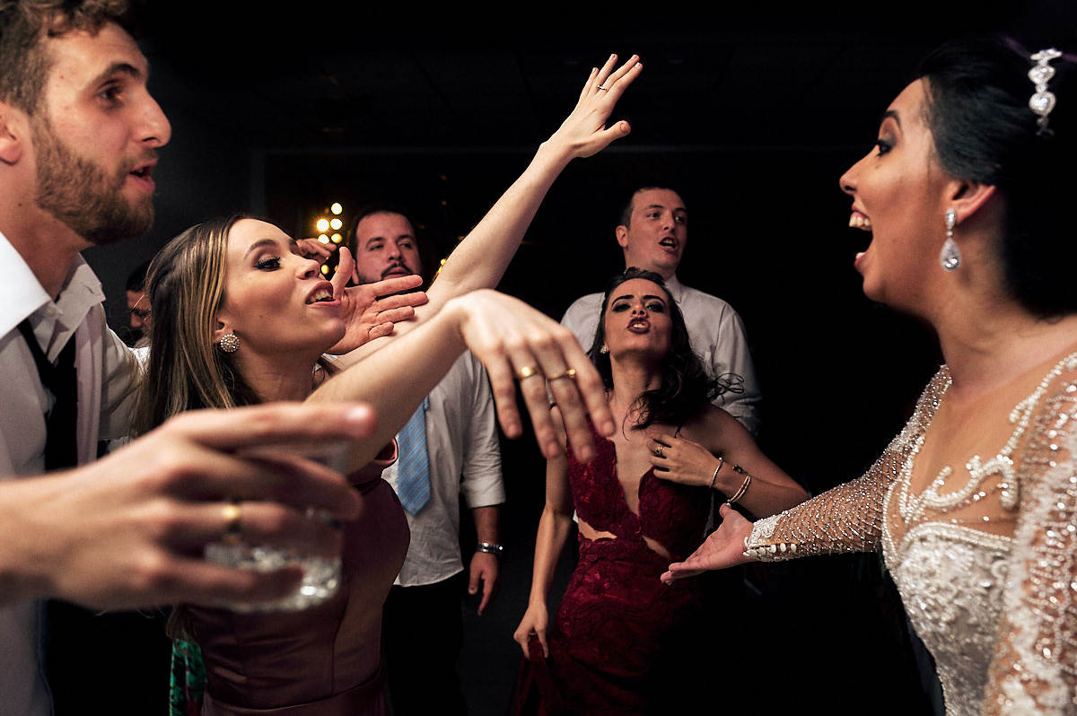 casamento Ohana e Igor por 4Mãos Fotografias, festa rolando
