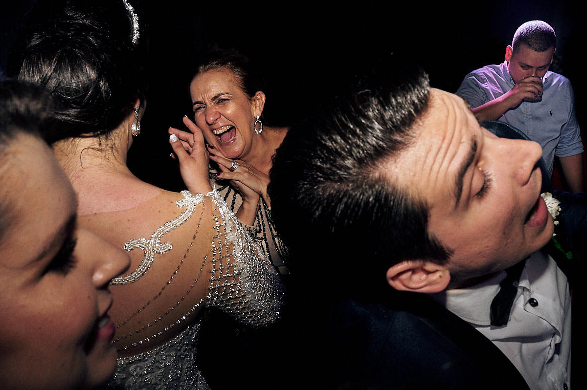 casamento Ohana e Igor por 4Mãos Fotografias, festa rolando