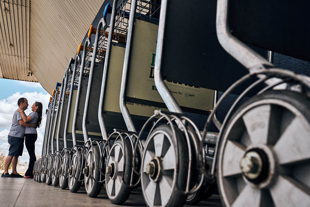ensaio de katy e thairo no preceding em Campina Grande, Areia. noivos no aeroporto Joao suassuna