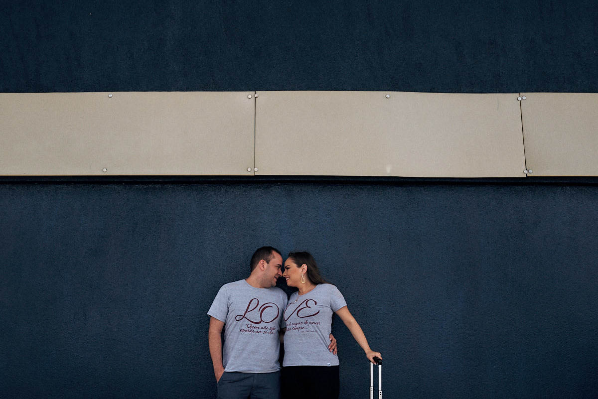 ensaio de katy e thairo no preceding em Campina Grande, Areia. noivos no aeroporto Joao suassuna