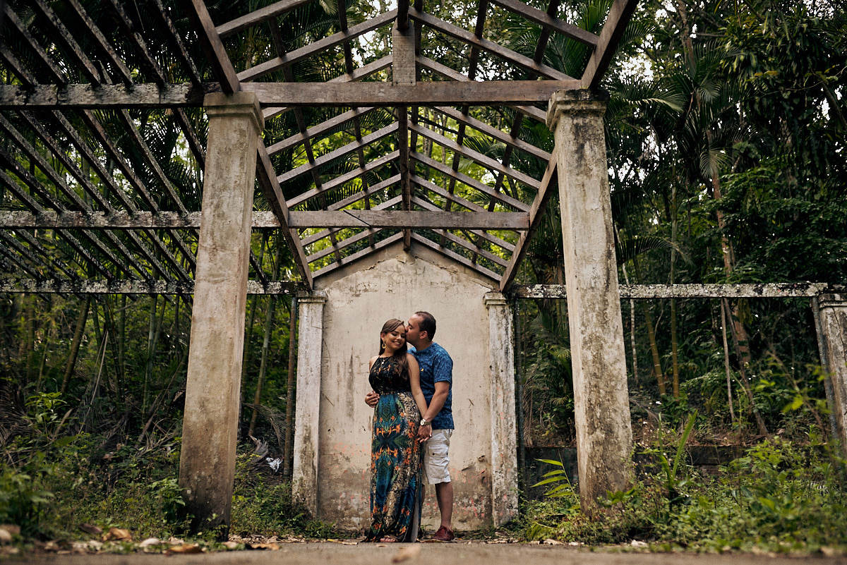 ensaio de katy e thairo no preceding em Campina Grande, Areia. noivos no aeroporto Joao suassuna