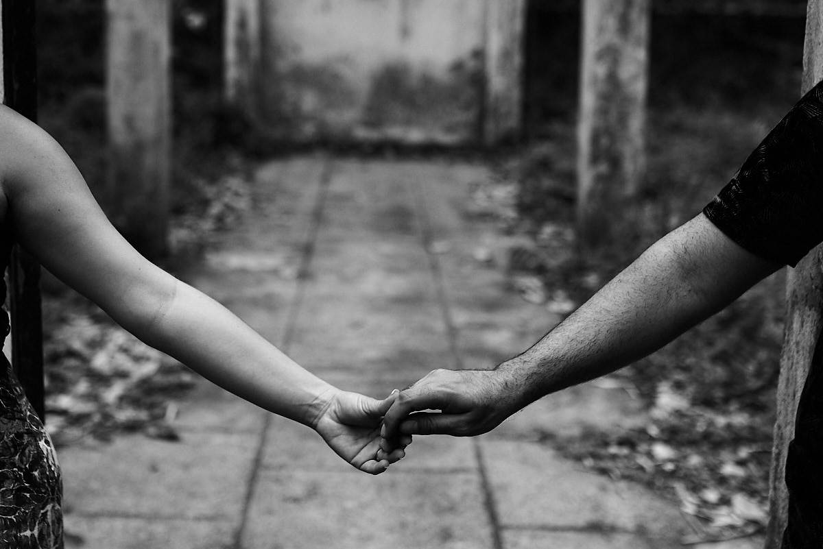 ensaio de katy e thairo no preceding em Campina Grande, Areia. noivos no aeroporto Joao suassuna