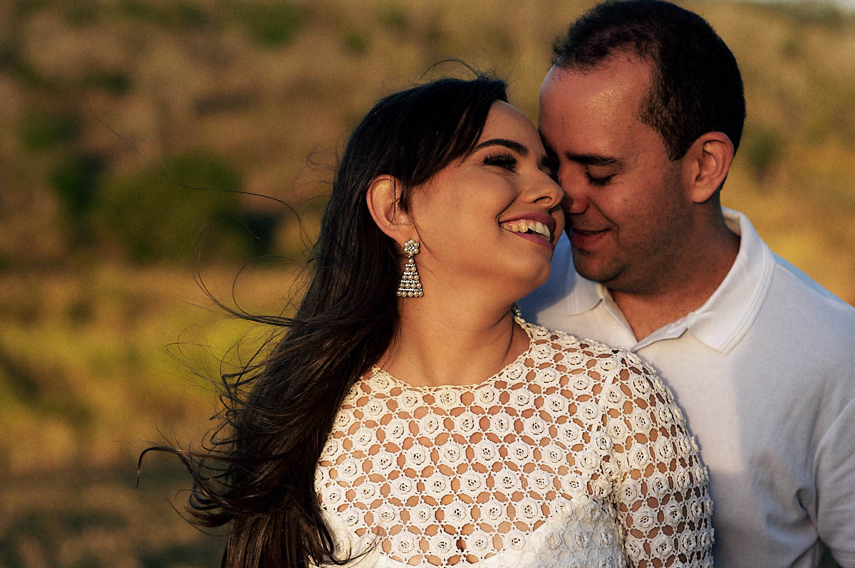 ensaio de katy e thairo no preceding em Campina Grande, Areia. noivos no aeroporto Joao suassuna