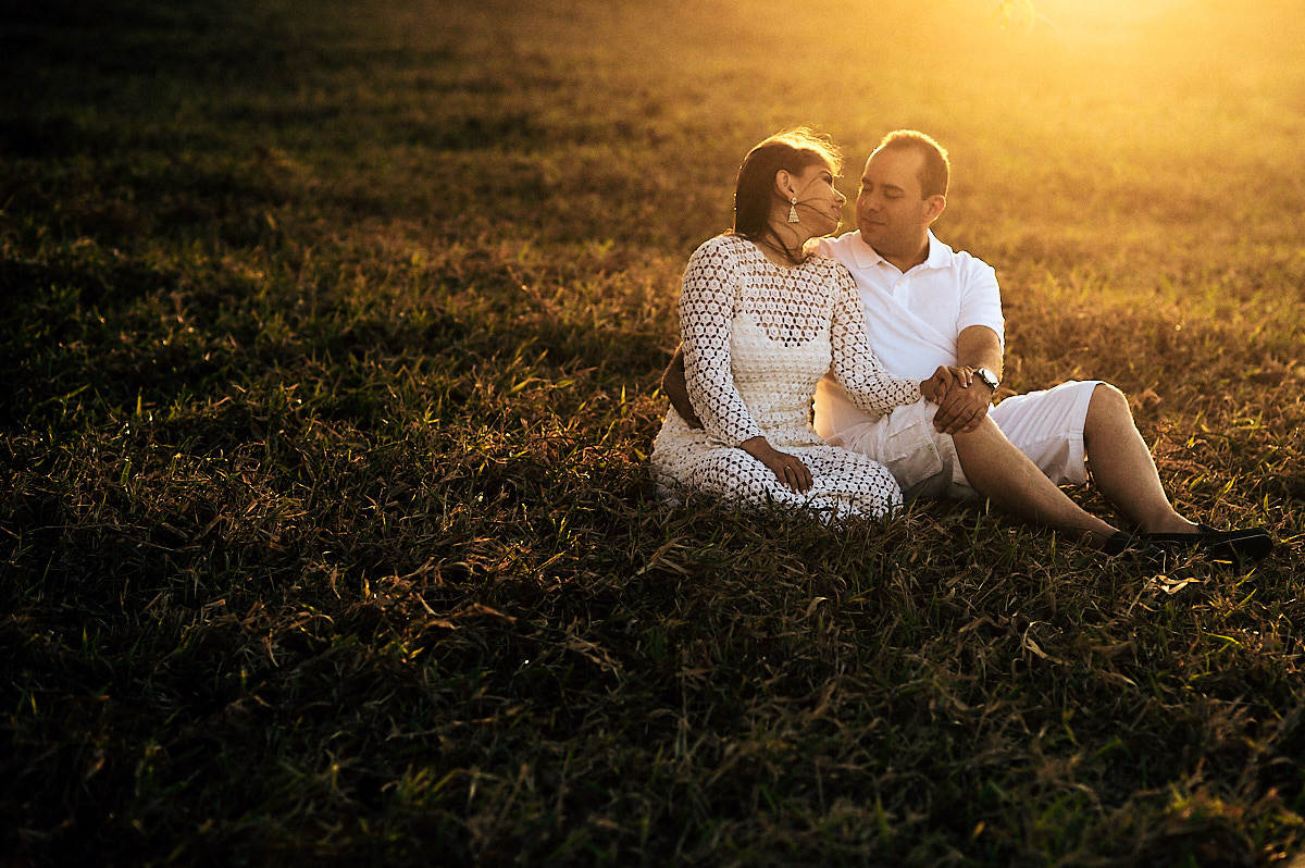 ensaio de katy e thairo no preceding em Campina Grande, Areia. noivos no aeroporto Joao suassuna