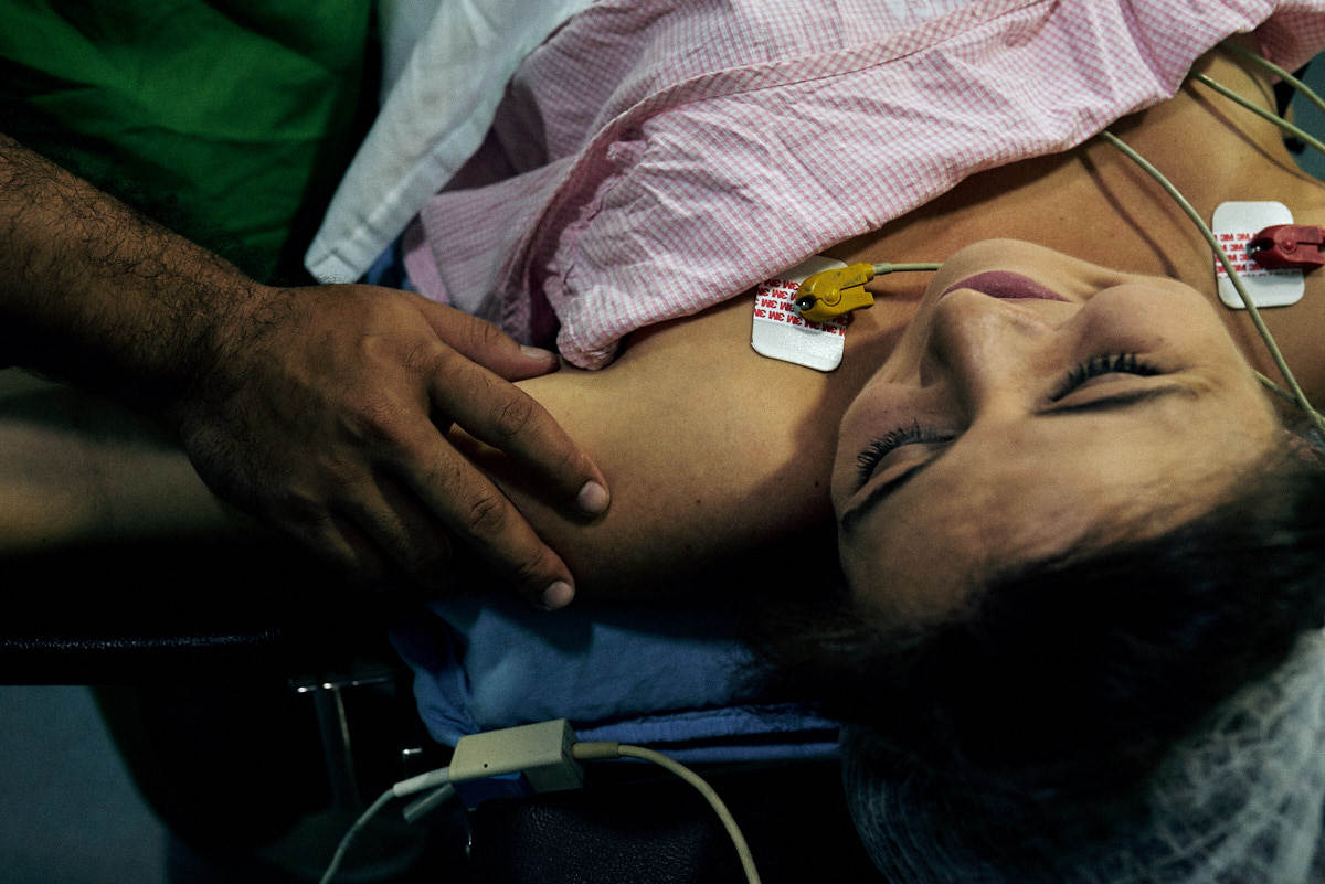 fotografia de parto, foto preto e branco, fotografia humana, 4Mãos fotografias