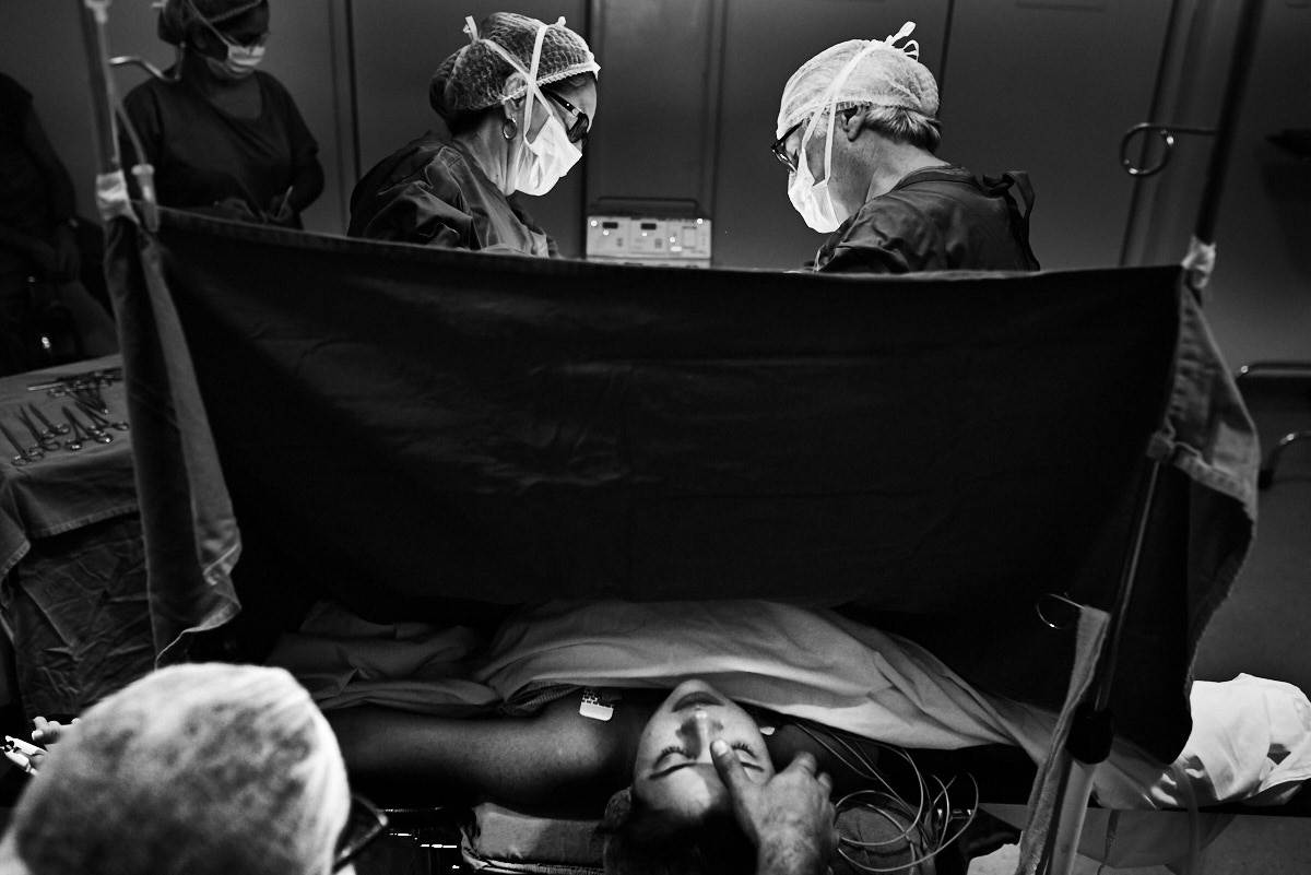 fotografia de parto, foto preto e branco, fotografia humana, 4Mãos fotografias