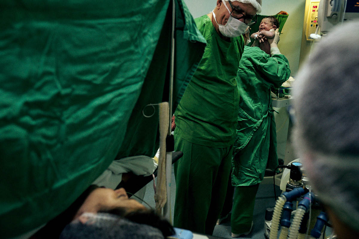 fotografia de parto, foto preto e branco, fotografia humana, 4Mãos fotografias