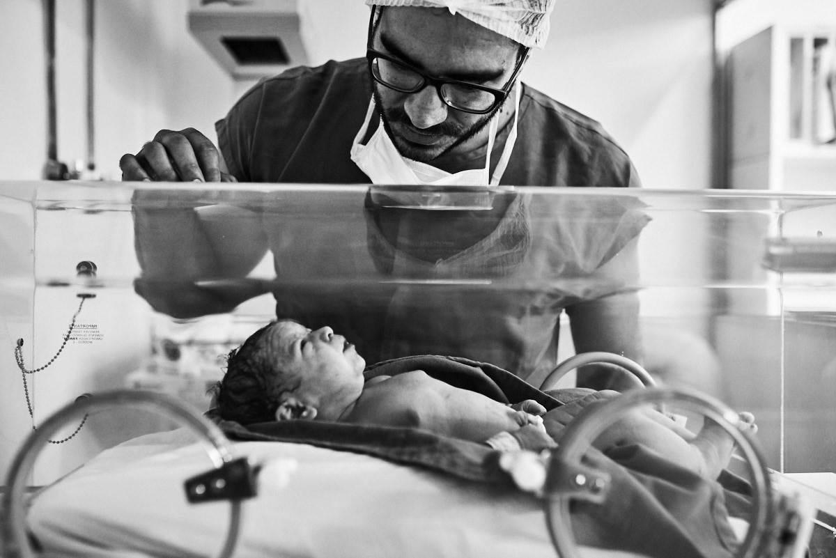 fotografia de parto, foto preto e branco, fotografia humana, 4Mãos fotografias