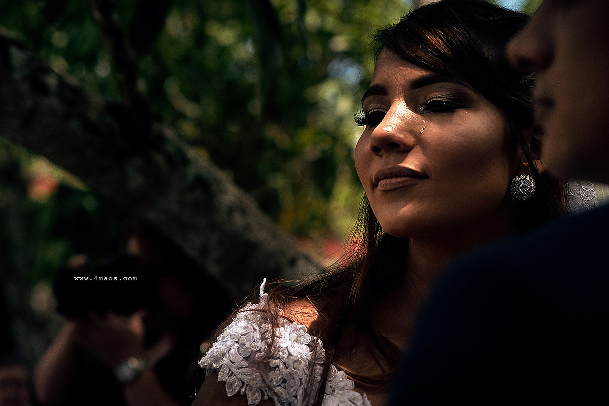 casamento dani e gleiber, 4mãos fotografias, Campina Grande, making of da noiva com as madrinhas de vestido amarelo, noiva chorando