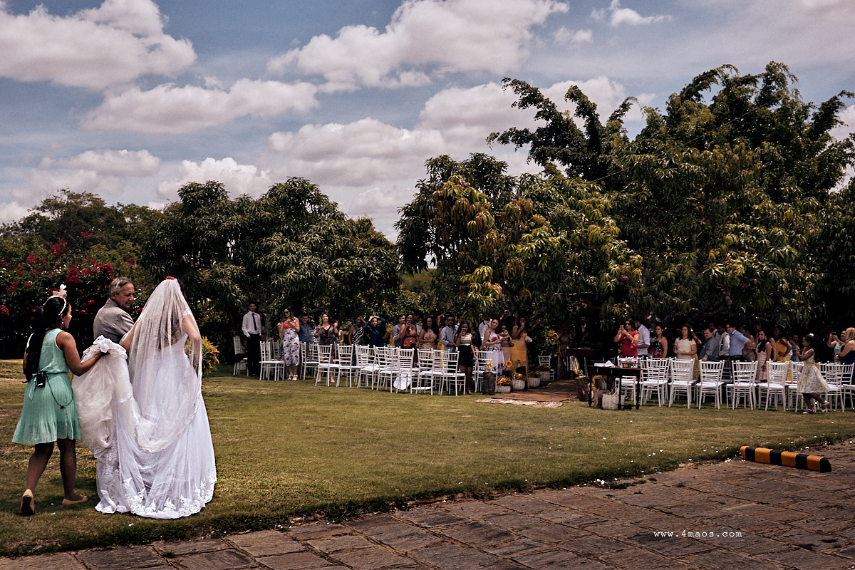 casamento dani e gleiber, 4mãos fotografias, Campina Grande, noiva preste a entrar no altar