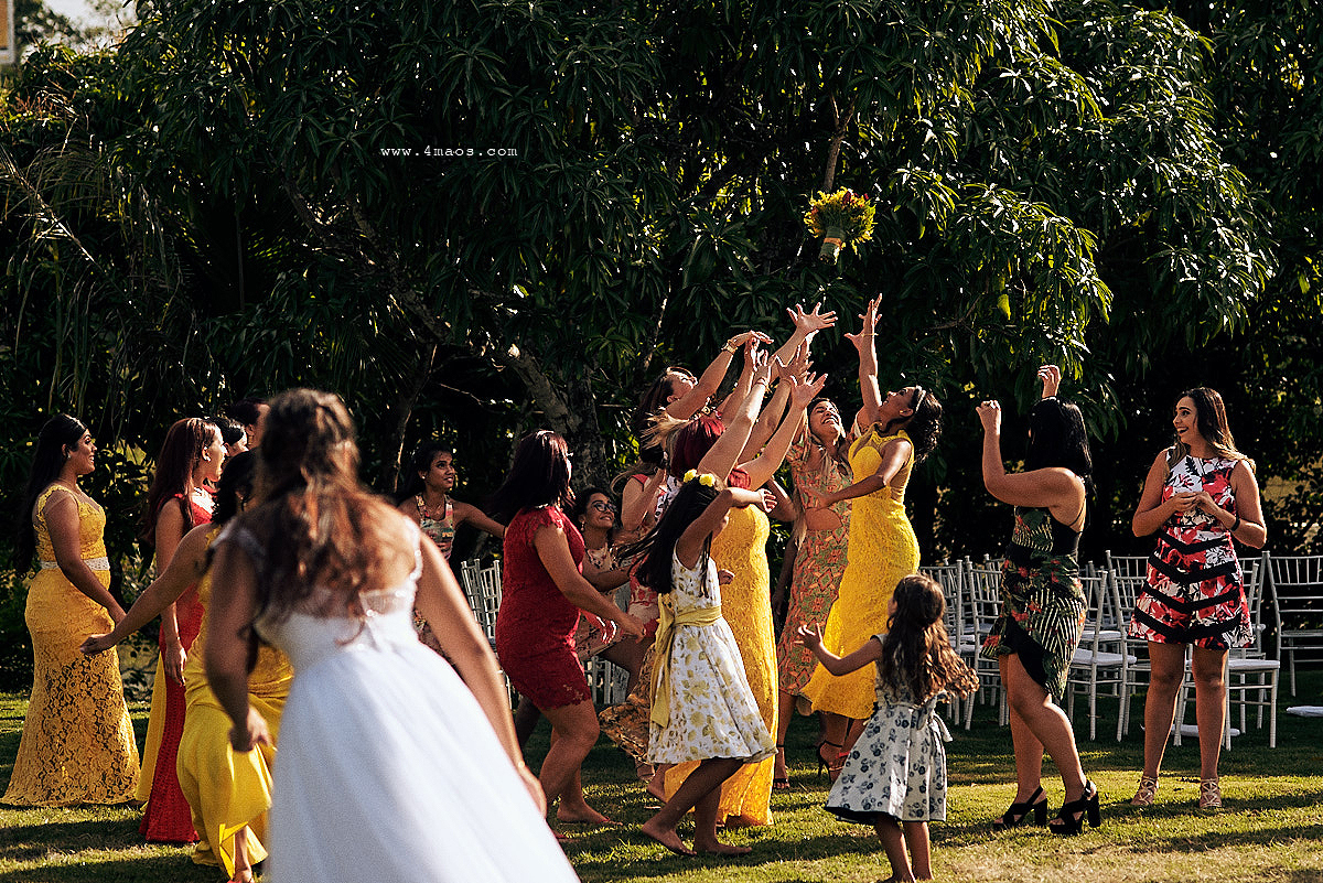 casamento dani e gleiber, 4mãos fotografias, Campina Grande, making of da noiva com as madrinhas de vestido amarelo festa rolando