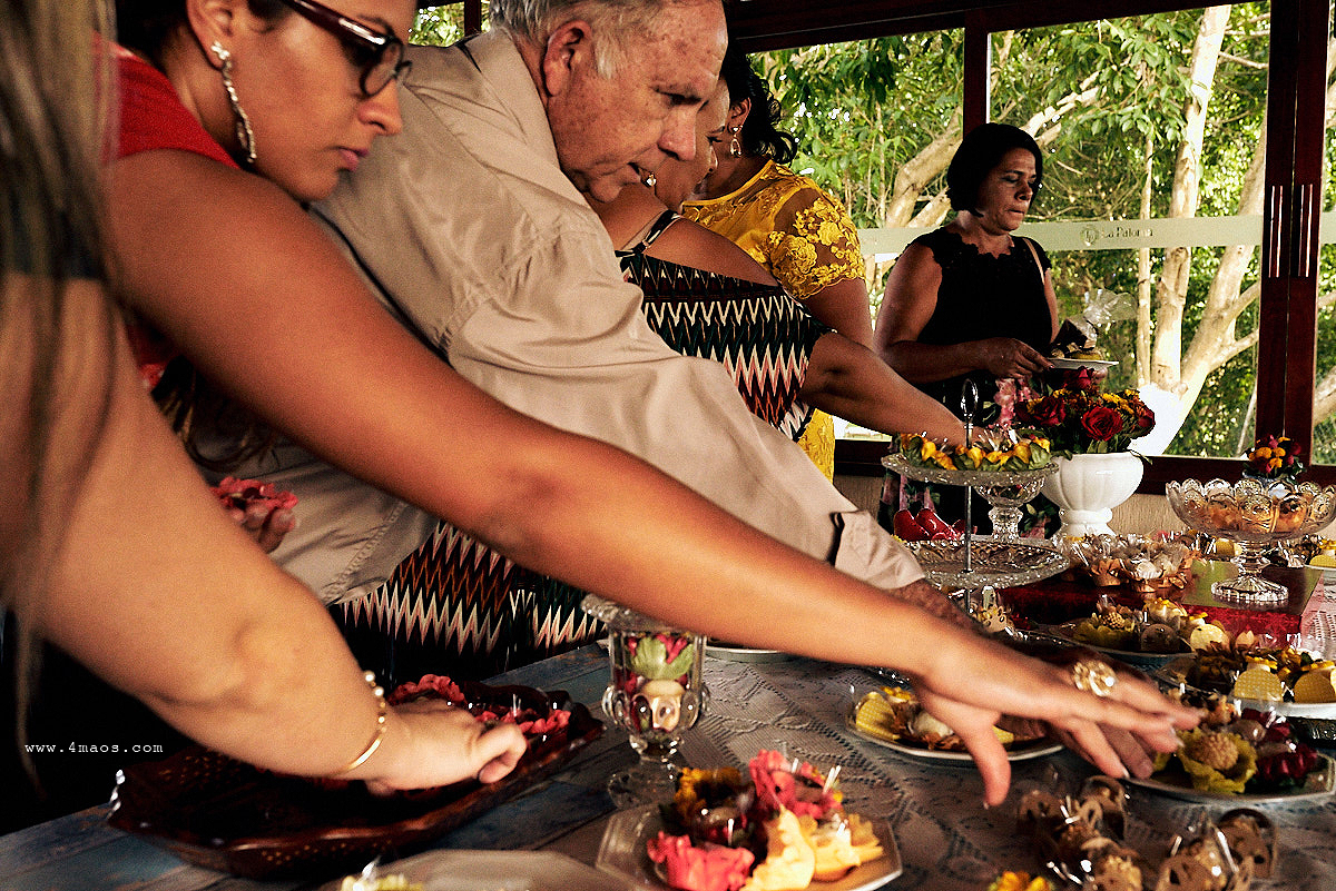 casamento dani e gleiber, 4mãos fotografias, Campina Grande, making of da noiva com as madrinhas de vestido amarelo festa rolando