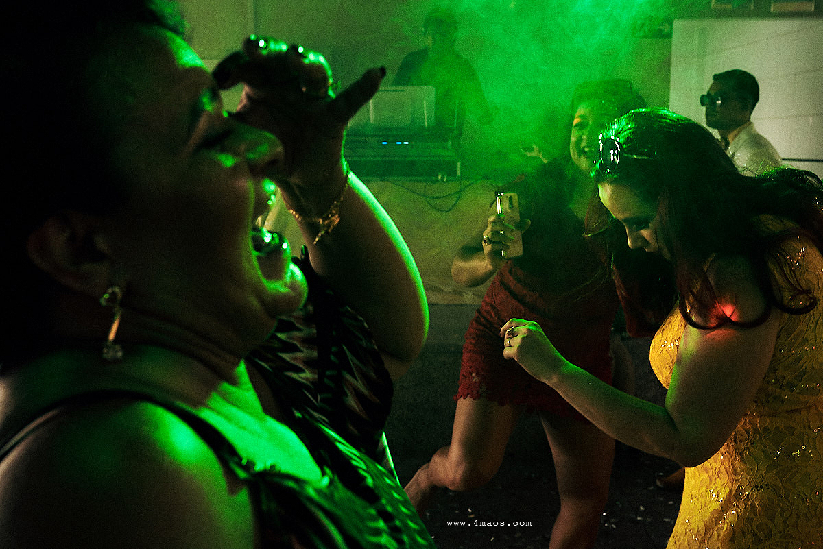 casamento dani e gleiber, 4mãos fotografias, Campina Grande, making of da noiva com as madrinhas de vestido amarelo festa rolando