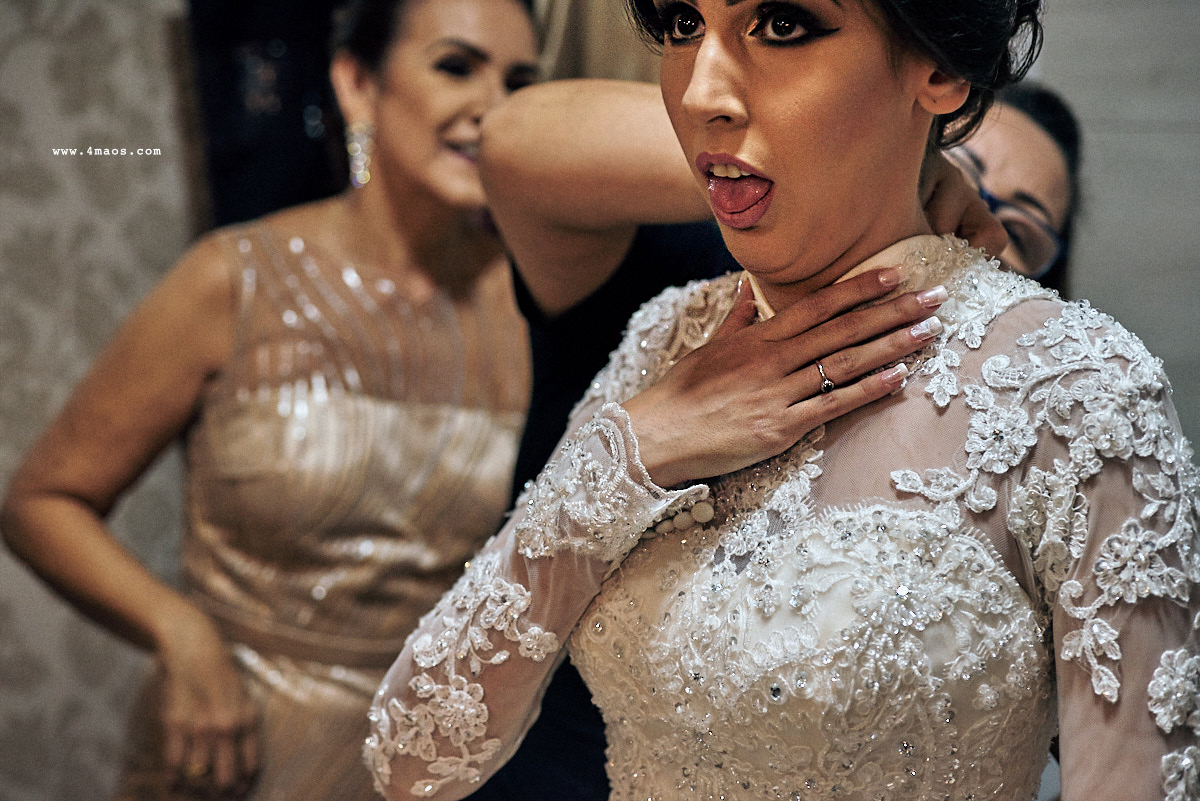 casamento Tainá e Klayton, making of da noiva, noiva sufocando com o vestido