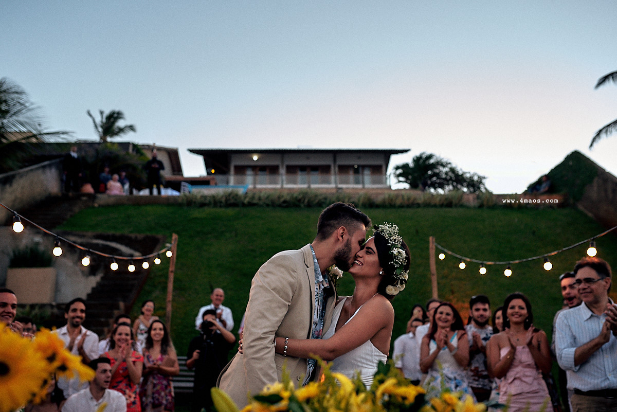 casamento na praia Búzios - RN por 4Mãos Fotografias, beijo do casal