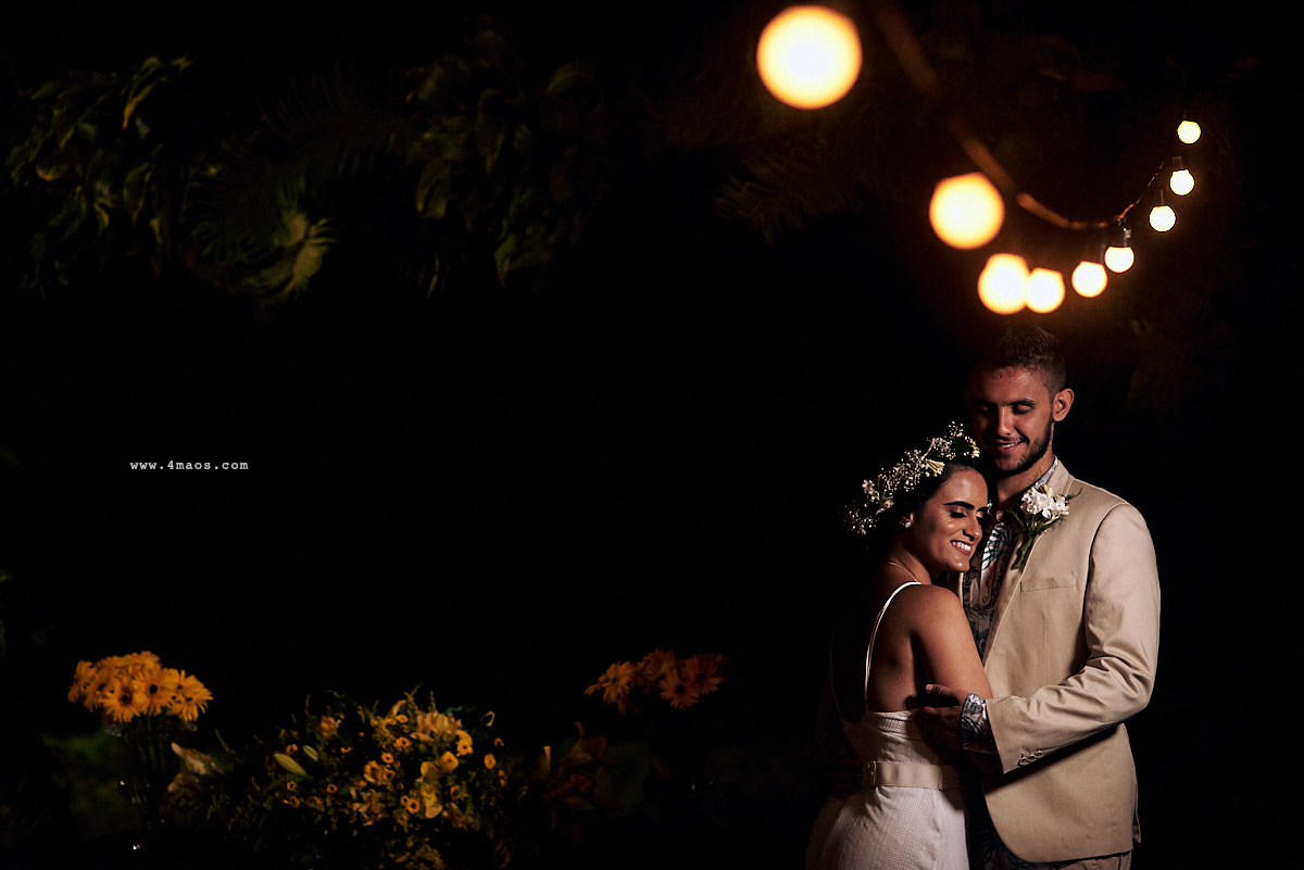 casamento na praia Búzios - RN por 4Mãos Fotografias, foto posada dos noivos, com luzinha