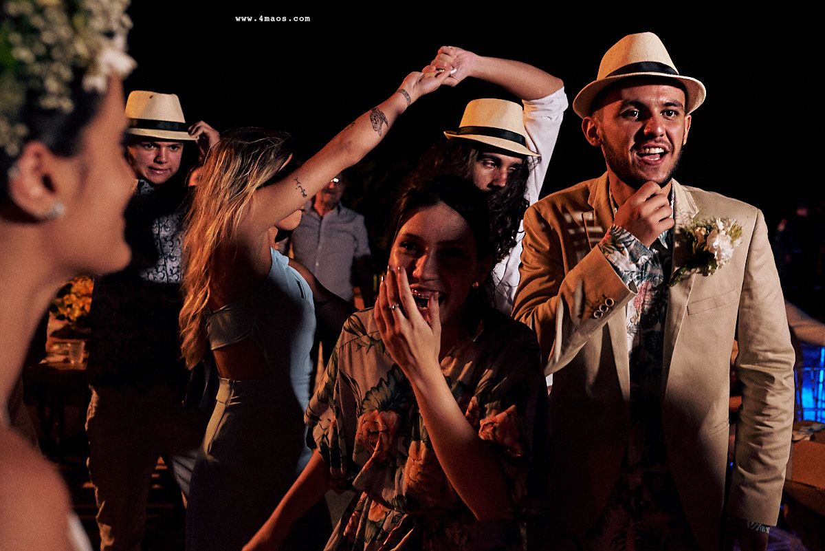 casamento na praia Búzios - RN por 4Mãos Fotografias, festa rolando