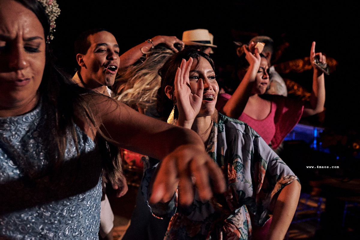 casamento na praia Búzios - RN por 4Mãos Fotografias, festa rolando