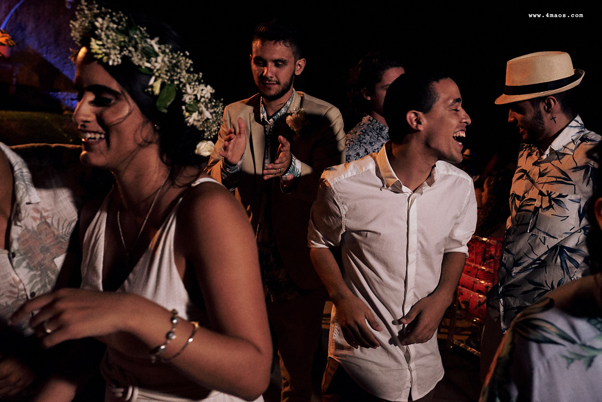 casamento na praia Búzios - RN por 4Mãos Fotografias, festa rolando