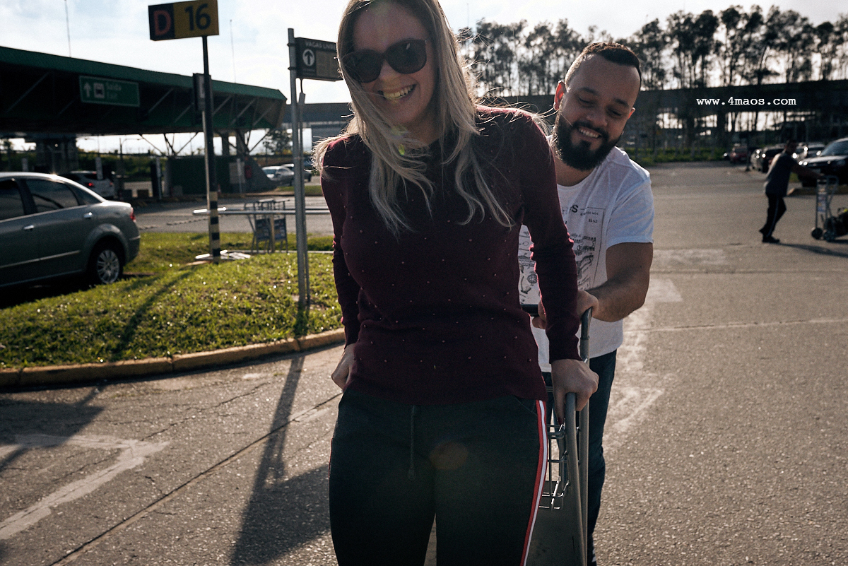 ensaio de Laryssa e Carlos por 4Mãos Fotografias no Mercado Central de São Paulo onde o casal passou muito tempo se encontrando