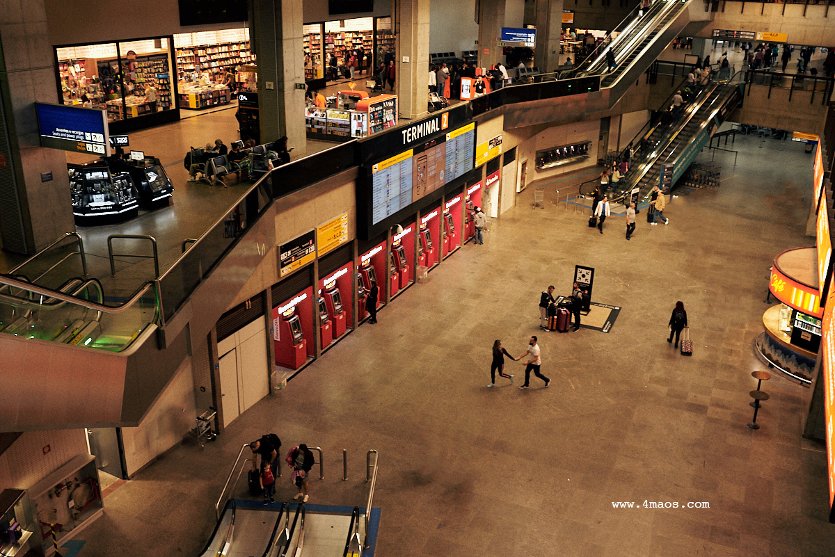 ensaio de Laryssa e Carlos por 4Mãos Fotografias no Mercado Central de São Paulo onde o casal passou muito tempo se encontrando