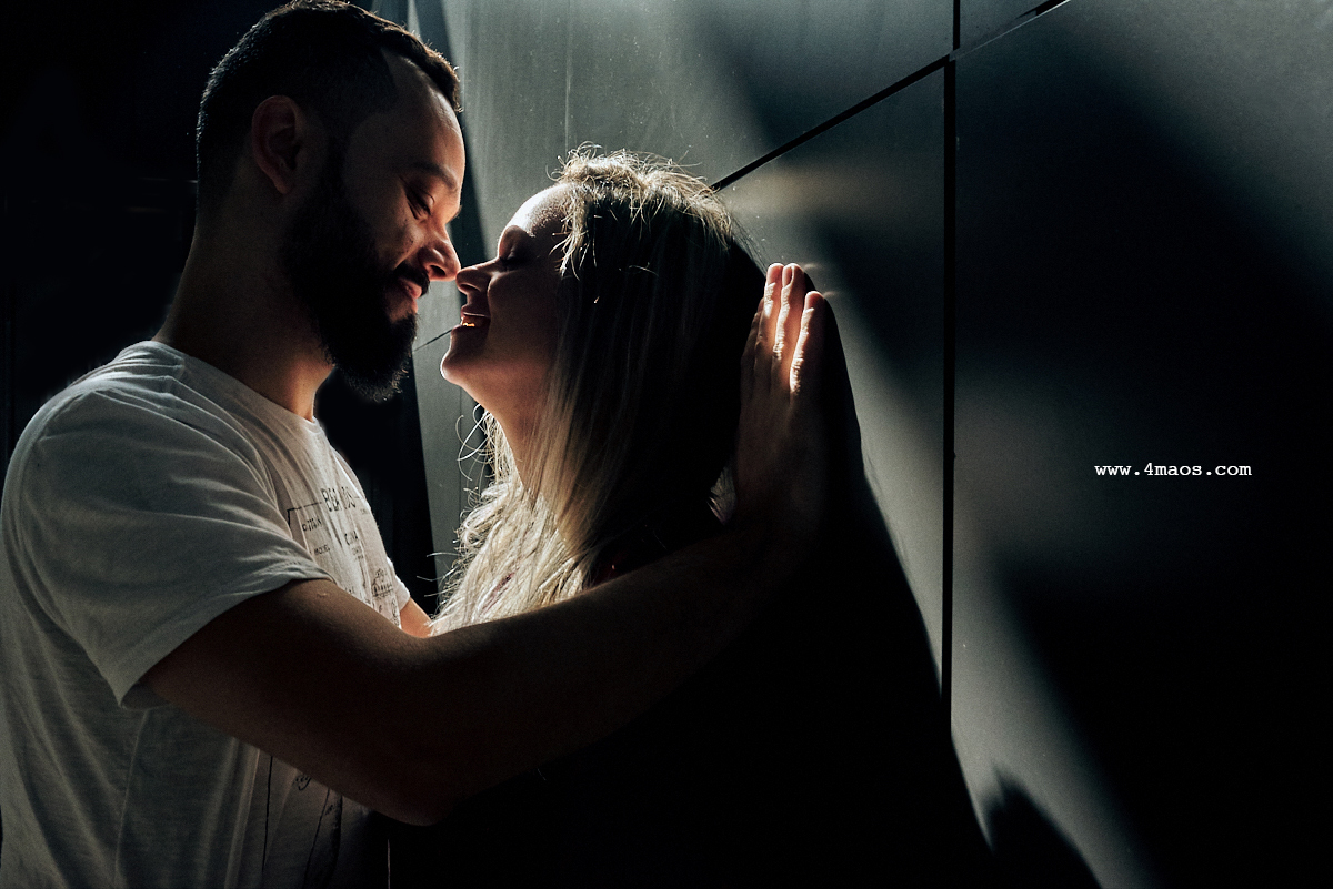 ensaio de Laryssa e Carlos por 4Mãos Fotografias no Mercado Central de São Paulo onde o casal passou muito tempo se encontrando