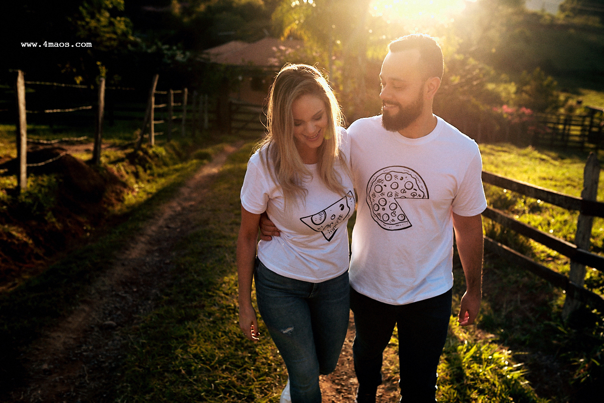 ensaio de Laryssa e Carlos por 4Mãos Fotografias no Mercado Central de São Paulo onde o casal passou muito tempo se encontrando, em Minas gerais onde o casal gosta de passar seu tempo. Eles amam cozinhar