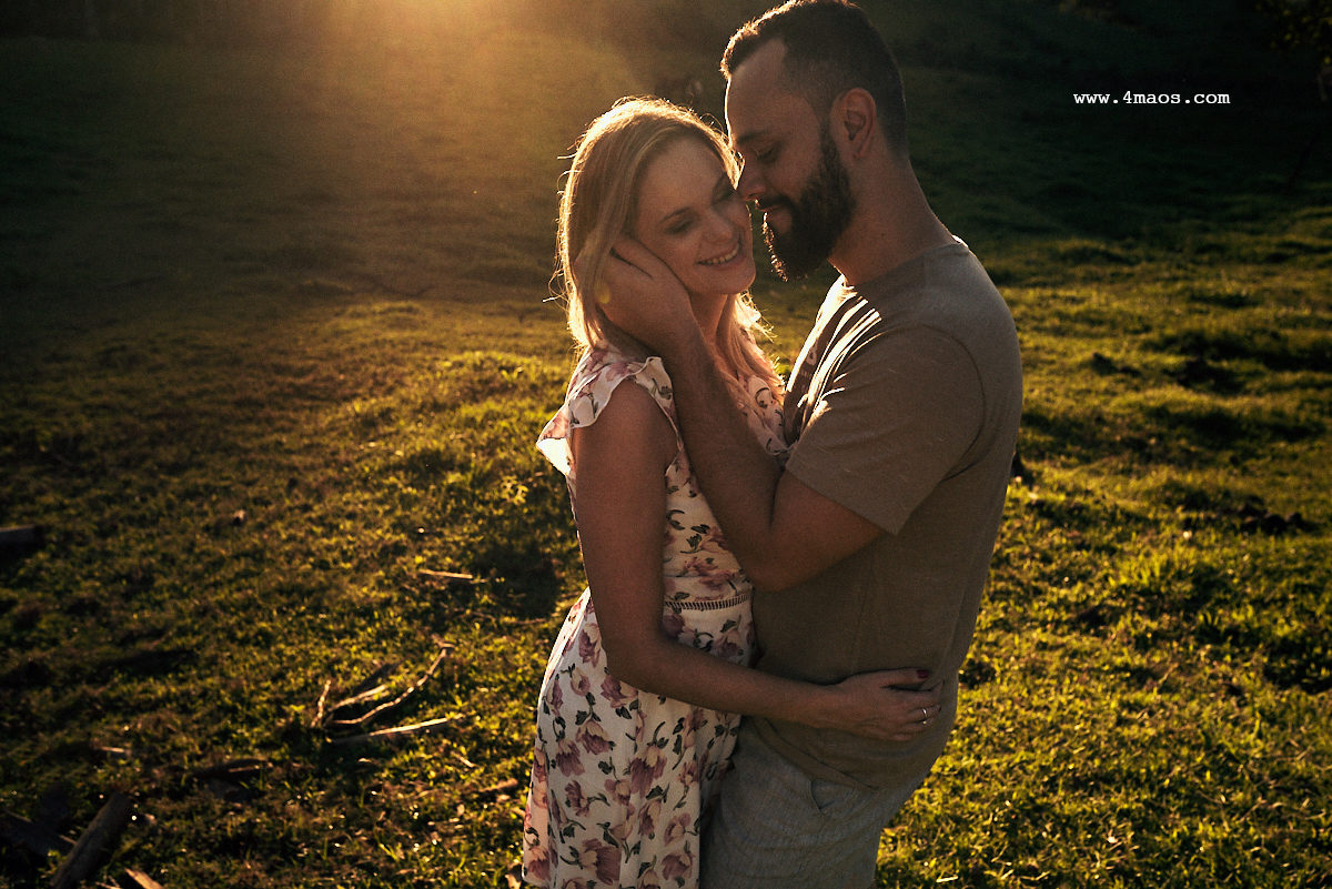 ensaio de Laryssa e Carlos por 4Mãos Fotografias no Mercado Central de São Paulo onde o casal passou muito tempo se encontrando, em Minas gerais onde o casal gosta de passar seu tempo. Eles amam cozinhar