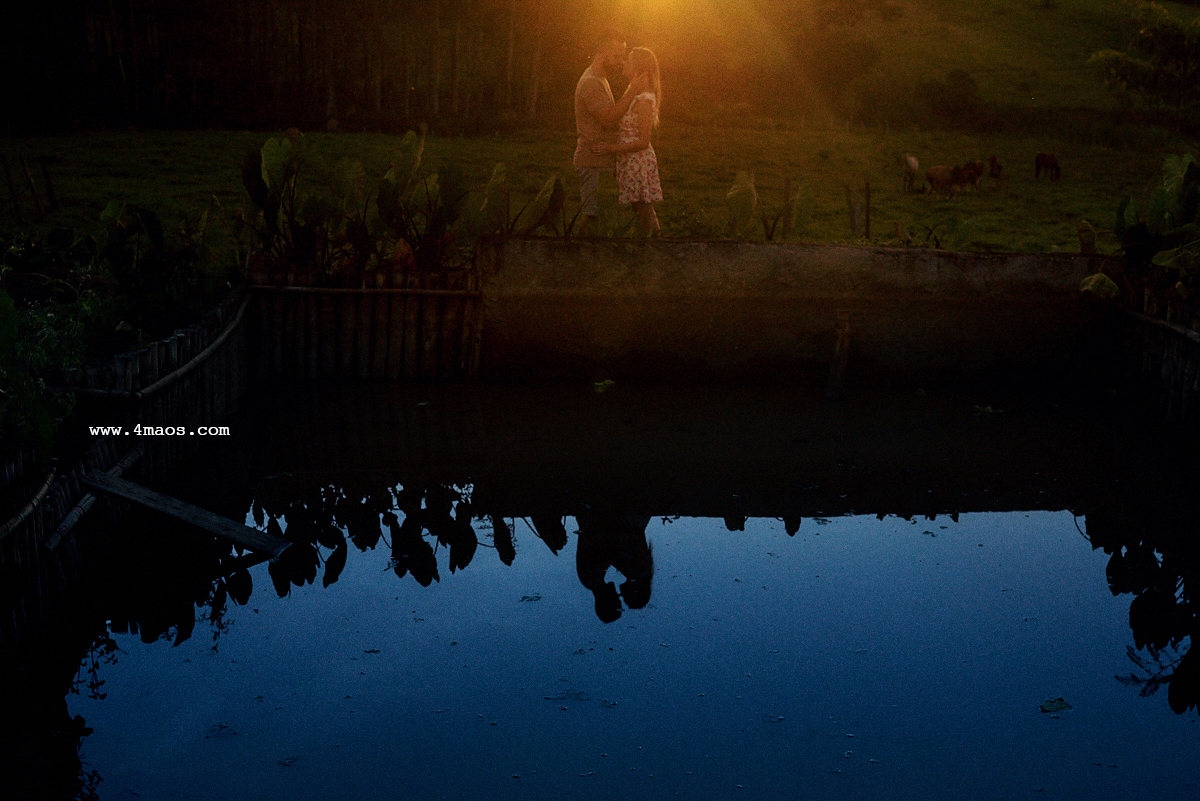 ensaio de Laryssa e Carlos por 4Mãos Fotografias no Mercado Central de São Paulo onde o casal passou muito tempo se encontrando, em Minas gerais onde o casal gosta de passar seu tempo. Eles amam cozinhar