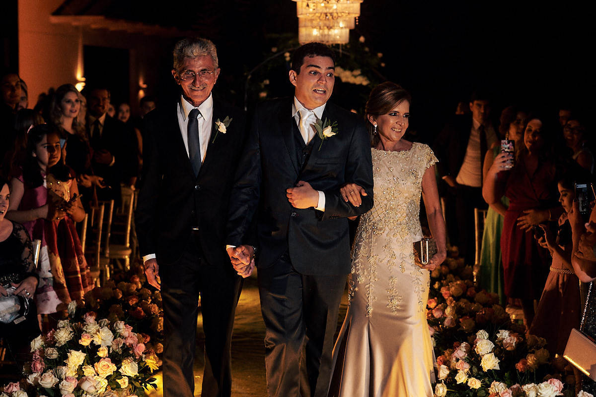 casamento de Jessica e Ewerthon por 4Mãos Fotografias, noivo entrando