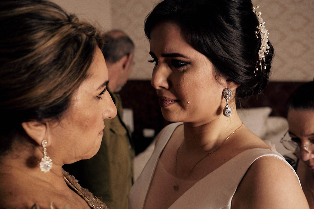 casamento de Jessica e Ewerthon por 4Mãos Fotografias noiva chorando com sua mãe