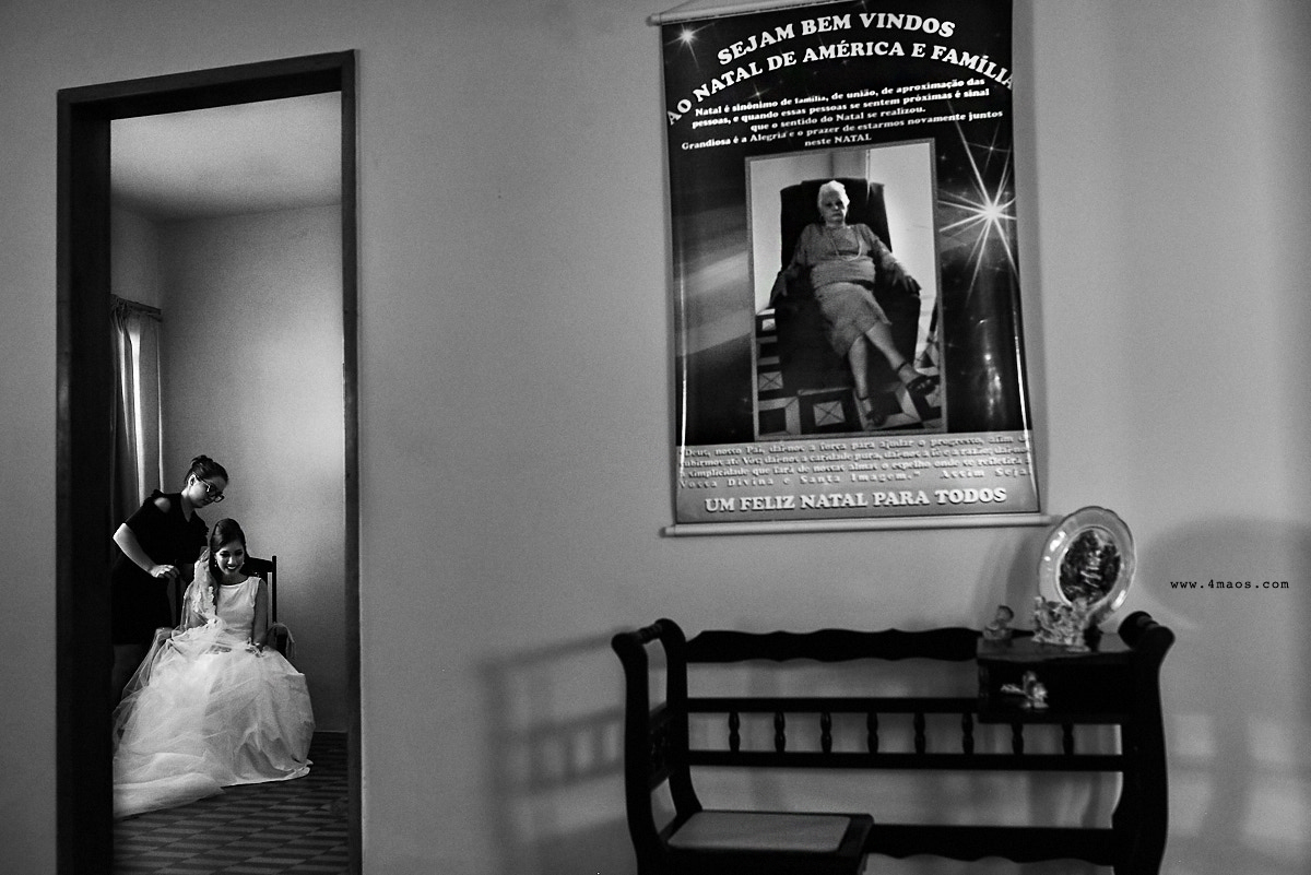 casamento de quezia e acacio por 4Mãos fotografias. making of do noivo na casa da avó dela